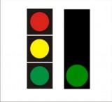 S-1 sygnał zielony Sygnalizator podstawowy - sygnał zielony. Oznacza zezwolenie na wjazd za sygnalizator, z wyjątkiem sytuacji gdy  ruch pojazdu utrudniłby opuszczenie jezdni pieszym lub rowerzystom lub ze względu na warunki ruchu na skrzyżowaniu lub za nim opuszczenie skrzyżowania nie byłoby możliwe przed zakończeniem nadawania sygnału zielo