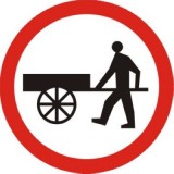 B-12 Zakaz wjazdu wózków ręcznych. Oznacza zakaz ruchu na jezdni i poboczu wózków ręcznych przeznaczonych do używania na jezdni, prowadzonych, ciągniętych lub pchanych