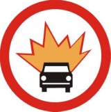 B-13 Zakaz wjazdu pojazdów z materiałami wybuchowymi lub łatwo zapalnymi. Oznacza zakaz ruchu pojazdów przewożących, określone w przepisach o przewozie materiałów niebezpiecznych, materiały niebezpieczne klas: 1, 3, 4.1, 4.2, 4.3, 5.1, 5.2 lub gazy palne klasy 2 w ilościach, dla których jest wymagane oznakowanie pojazdu tablicami ostrzegawczymi barwy pomarańczowej